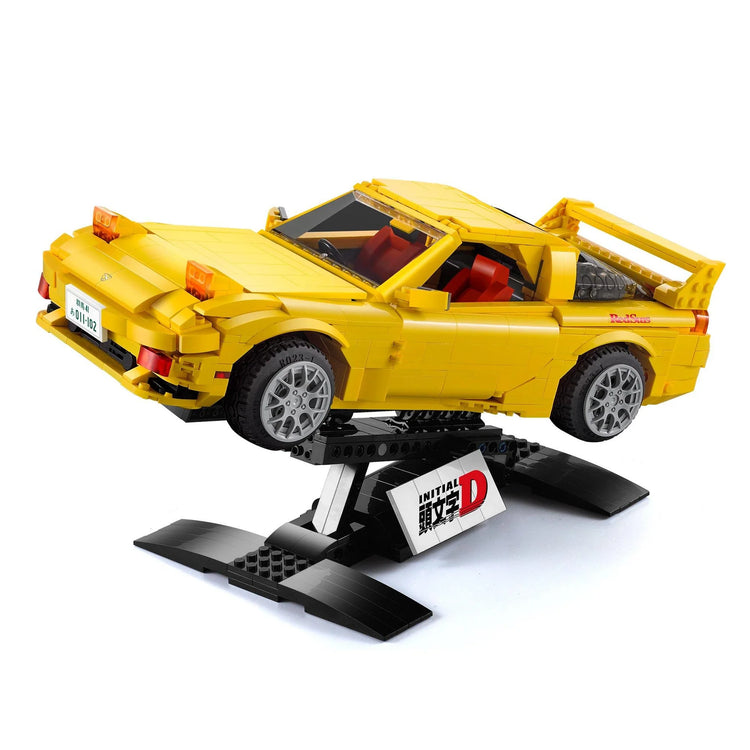 CaDA Initial D Mazda RX-7 FD3S with RC option 1:12 C61023